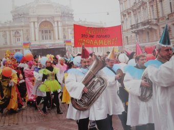 «Эхо смеха»: В Одессе прошёл первоапрельский вернисаж (фото)