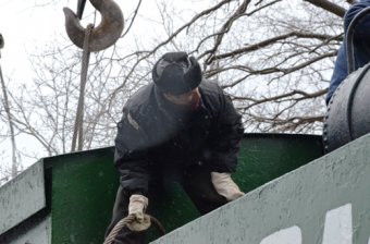 Исторический бронепоезд - экспонат музея Мемориала героической обороны переехал на новое место (фото)