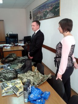 Военная форма и батончики «Рошен»: Ильичевские портовики приняли участие в благотворительной акции (фото)