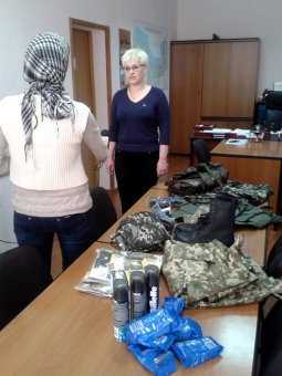 Военная форма и батончики «Рошен»: Ильичевские портовики приняли участие в благотворительной акции (фото)