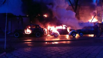 В Одессе сгорело кафе «Шарманка» и несколько ретро-машин (фото)