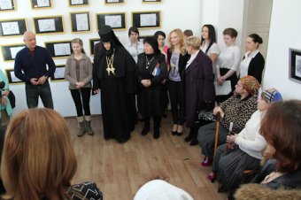Геннадий Труханов посетил персональную выставку юной одесской художницы Даниэллы Белогривой (фото)