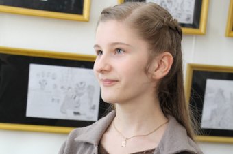 Геннадий Труханов посетил персональную выставку юной одесской художницы Даниэллы Белогривой (фото)