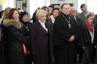 Геннадий Труханов посетил персональную выставку юной одесской художницы Даниэллы Белогривой (фото)