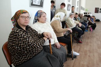 Геннадий Труханов посетил персональную выставку юной одесской художницы Даниэллы Белогривой (фото)