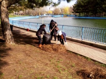 В Парке Победы прошла генеральная уборка (фото)