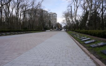 В Одессе завершается капитальный ремонт мемориального комплекса Аллеи Славы (фото) 