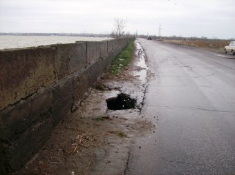 В Одессе остановлено размытие дамбы Хаджибейского лимана (фото)
