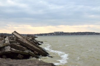 В Одессе остановлено размытие дамбы Хаджибейского лимана (фото)