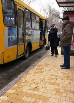 В Одессе приступили к ремонту дорожного покрытия остановочных комплексов