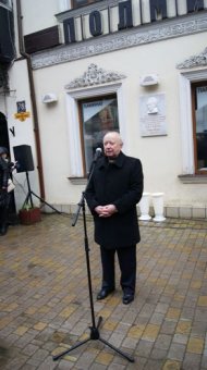 В Одессе открыли памятную доску в честь основателя Государственного ансамбля танца Украины Павла Вирского