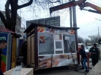 Одесские власти отчитываются о демонтаже незаконно установленных временных сооружений (фото)