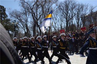 Пётр Порошенко возложил цветы к памятнику Неизвестному матросу в Одессе