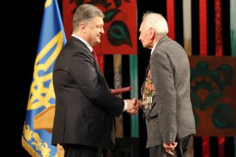 Президент Украины вручил награды ветеранам-освободителям Одессы (фото)