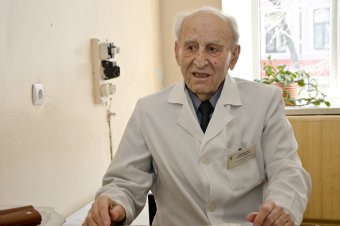 "Доверяй делам": Ветераны-врачи принимают поздравления