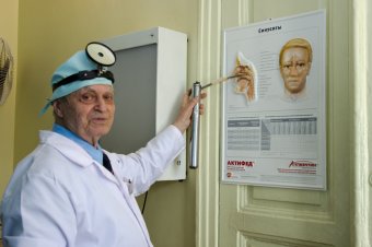 "Доверяй делам": Ветераны-врачи принимают поздравления