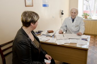 "Доверяй делам": Ветераны-врачи принимают поздравления
