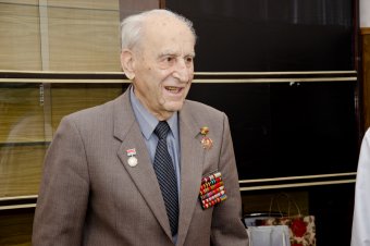 "Доверяй делам": Ветераны-врачи принимают поздравления