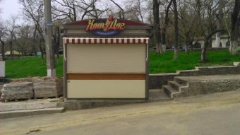 Одесские власти отчитываются о демонтаже незаконно установленных ларьков (фото)
