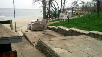 Одесские власти отчитываются о демонтаже незаконно установленных ларьков (фото)