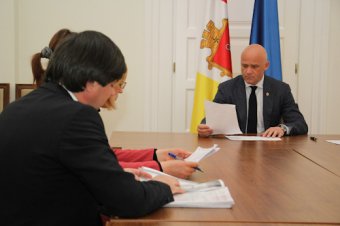 Городской голова Одессы провел личный прием граждан (фото)