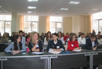 Около 600 волонтеров подготовлено для профилактической работы с одесской молодежью (фото)