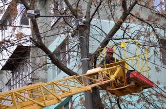 В Одессе постоянно проводится ремонт наружного освещения (фото)