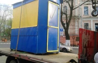 Одесские власти отчитываются о  демонтаже незаконно установленных ларьков (фото)