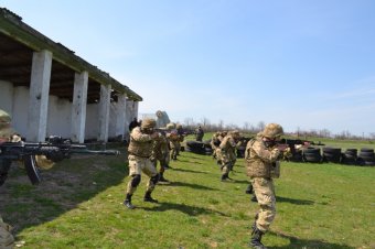 Одесские пограничники учатся вести бой на открытой местности и в городе (фото)