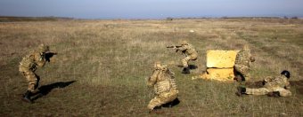 Одесские пограничники учатся вести бой на открытой местности и в городе (фото)