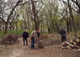 Одесские медики на субботнике (фото)