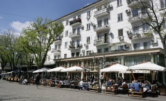 Дерибасовская просыпается от зимней спячки (фото)