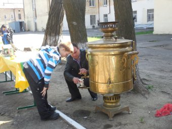 Школьники Молдаванки вышли на городской субботник (фото)