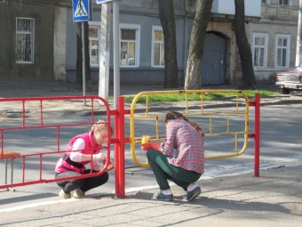 Школьники Молдаванки вышли на городской субботник (фото)