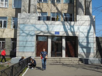 Школьники Молдаванки вышли на городской субботник (фото)