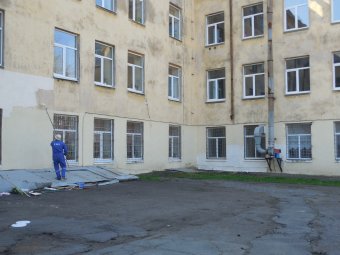 Школьники Молдаванки вышли на городской субботник (фото)