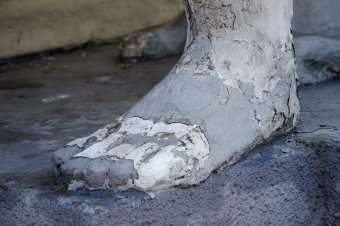 Знаменитые одесские атланты нуждаются в реставрации (фото)