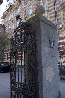 Знаменитые одесские атланты нуждаются в реставрации (фото)