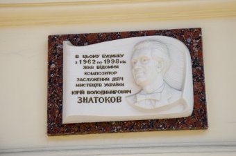 Знаменитые одесские атланты нуждаются в реставрации (фото)