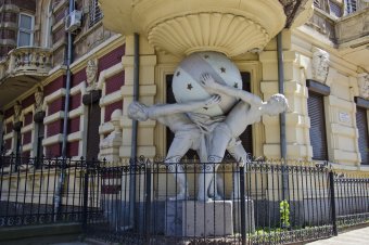 Знаменитые одесские атланты нуждаются в реставрации (фото)