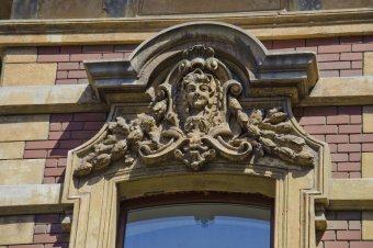 Знаменитые одесские атланты нуждаются в реставрации (фото)