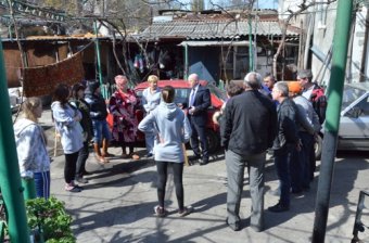 Коммунальные службы Одессы восстанавливают квартиры, пострадавшие в результате пожара (фото)