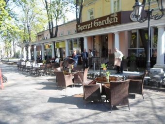 В Одессе продолжается демонтаж незаконно установленных временных сооружений (фото)