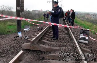 Транспортные милиционеры выясняют обстоятельства взрыва на железной дороге возле Ильичевска (фото)
