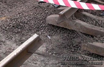 Транспортные милиционеры выясняют обстоятельства взрыва на железной дороге возле Ильичевска (фото)