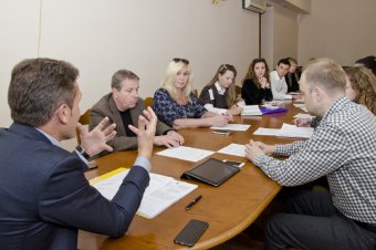 Олег Этнарович: "Городскую программу обеспечения жильем детей-сирот необходимо продолжать"