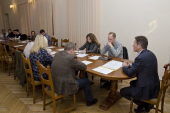 Олег Этнарович: "Городскую программу обеспечения жильем детей-сирот необходимо продолжать"