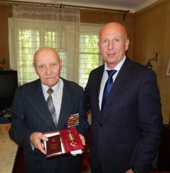 Накануне 70-летия со Дня Победы ветеранам-участникам освобождения Одессы вручают награды