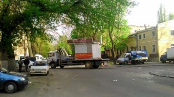 В Одессе продолжается демонтаж незаконно установленных временных сооружений (фото)