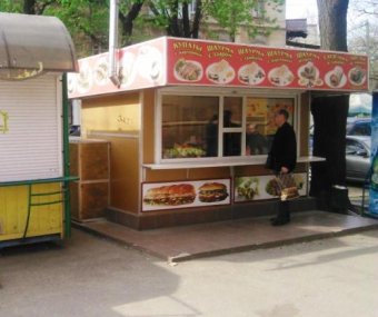 В Одессе продолжается демонтаж незаконно установленных временных сооружений (фото)